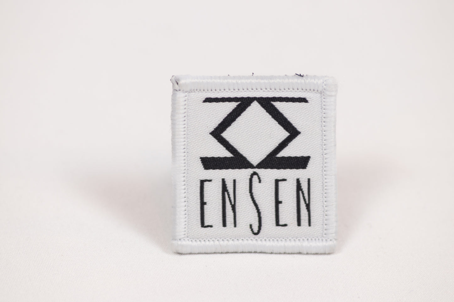 ENSEN Blanc - Ecusson